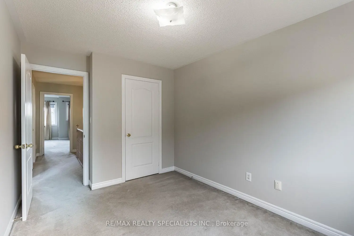 Additional image 11 of 2115 Pinevalley Crescent