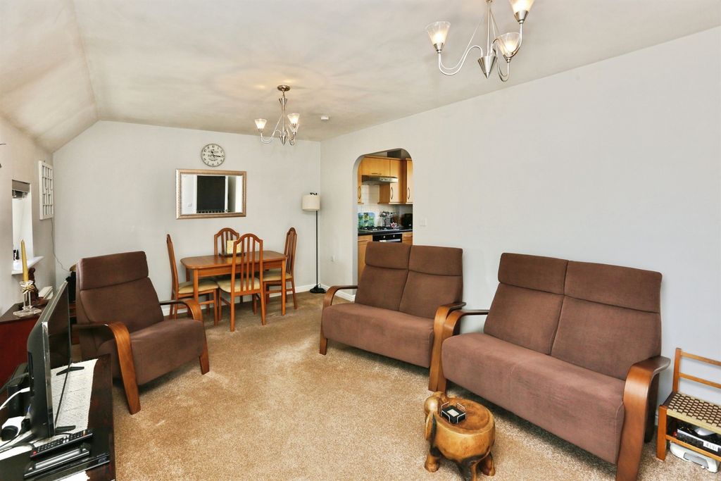 Additional image 3 of 2 bed flat for saleDeer Walk, Hedge End, Southampton SO30
