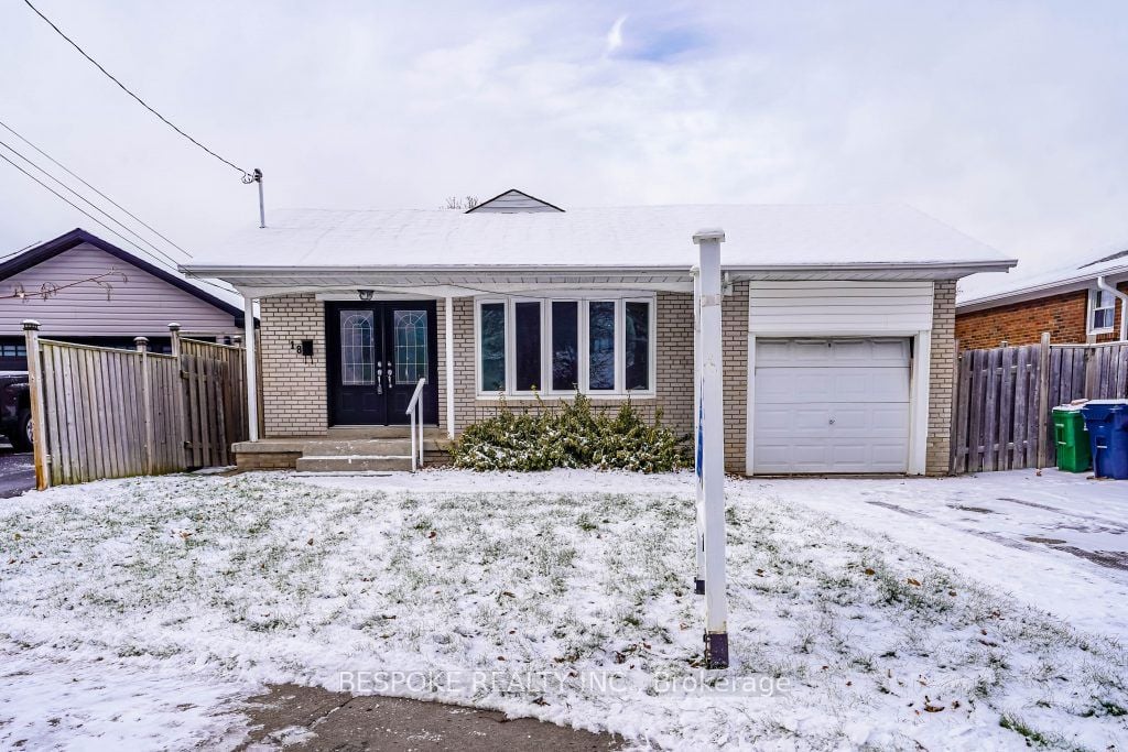 18 Burridge Road, Toronto, ON, M1J 3A4