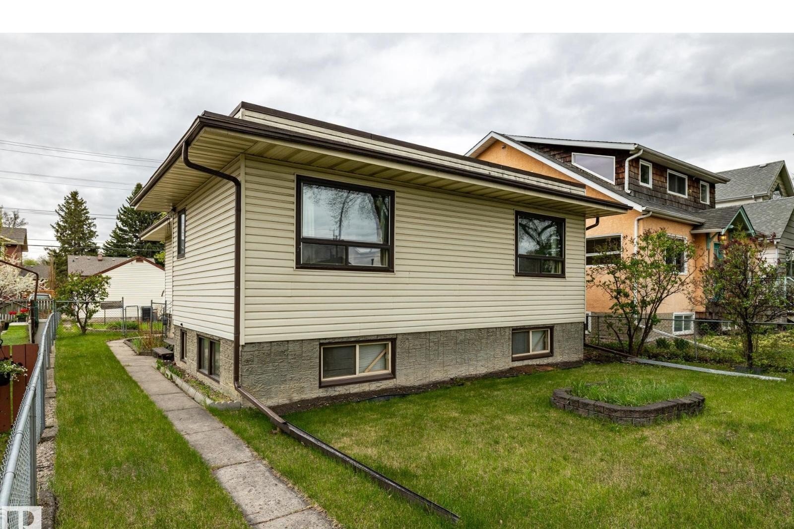 Additional image 7 of 9839 81 Avenue NW, Edmonton, AB, T6E1W4