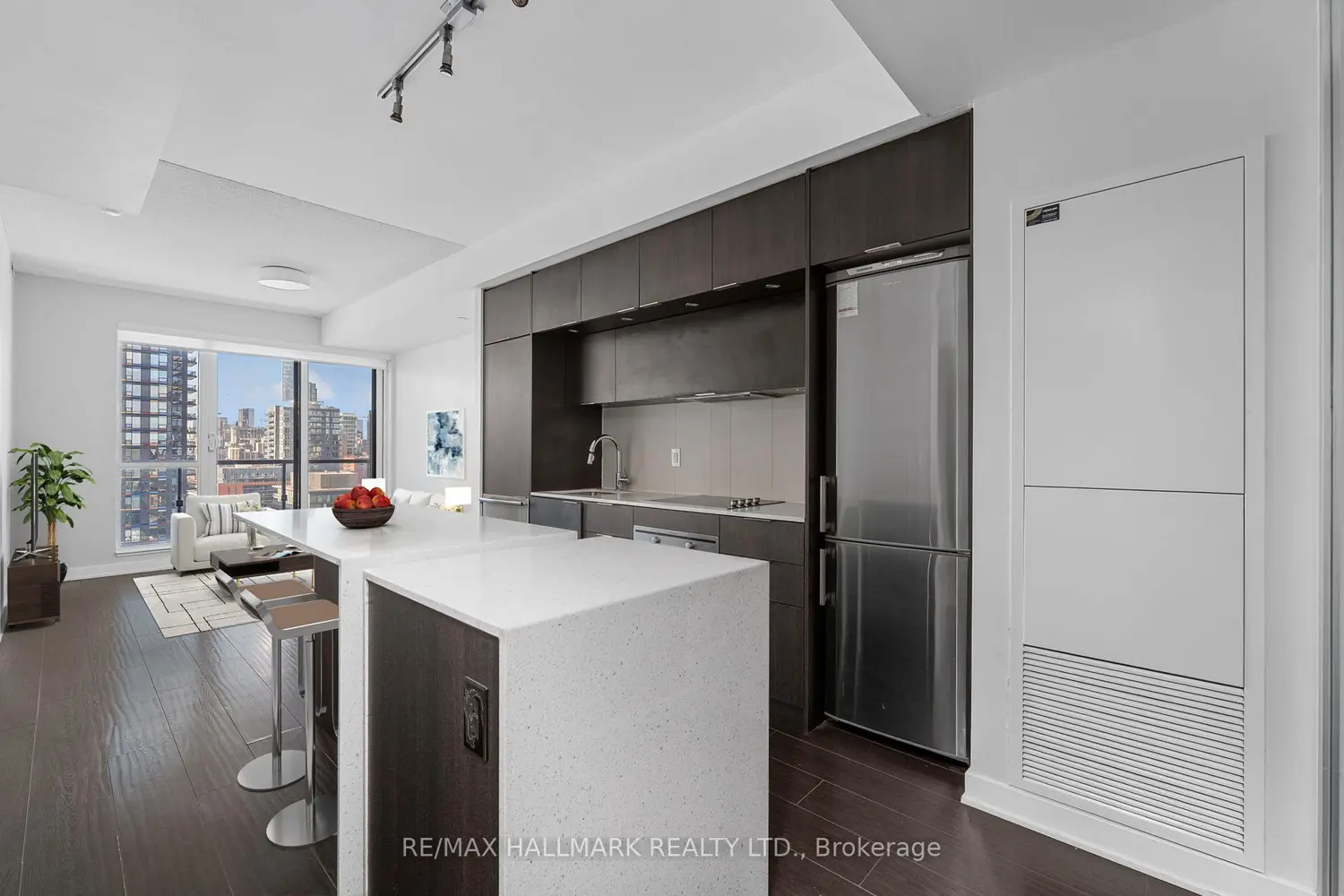 170 Sumach Street 1407 photo 4