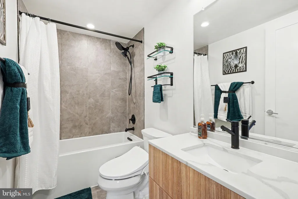 Additional image 18 of 2216 40th Place NW Unit 4, Washington, DC 20007