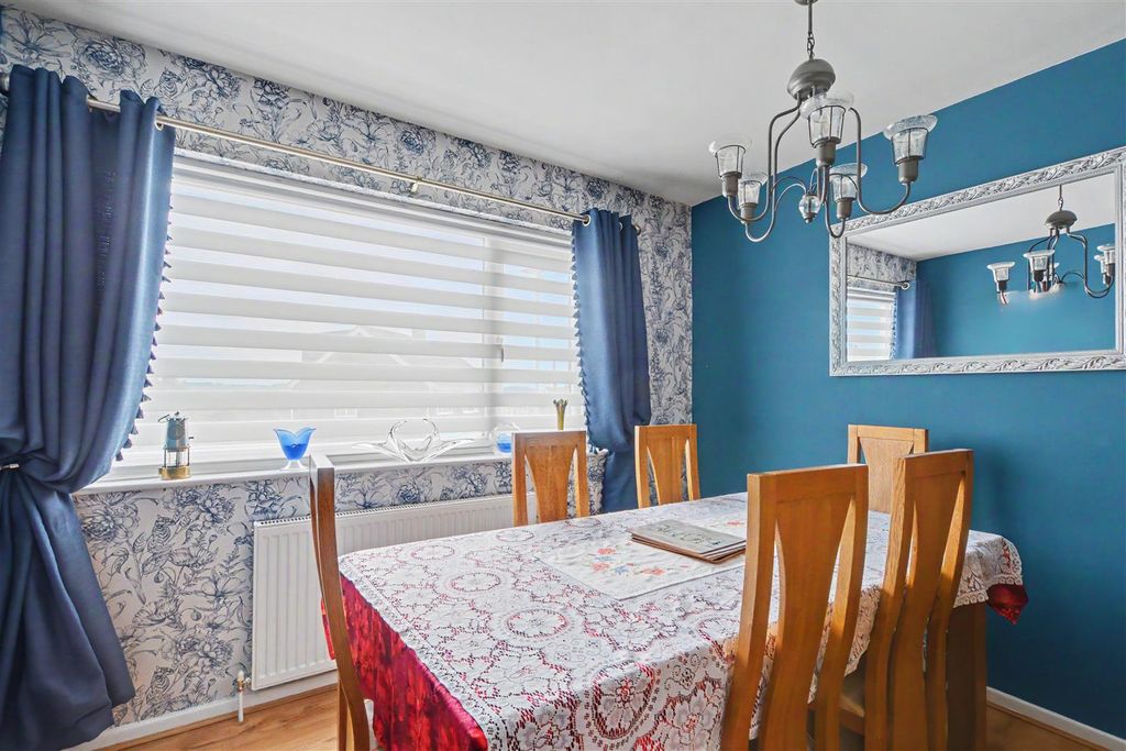 Additional image 3 of 3 bed detached house for saleGreenland Crescent, Beeston, Nottingham NG9