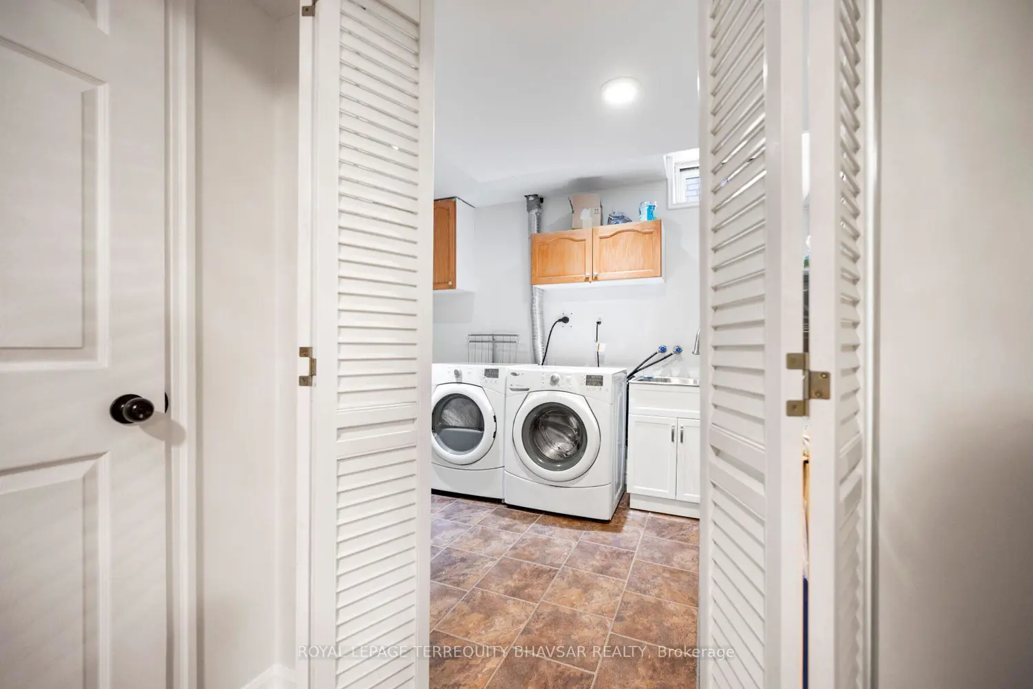 Additional image 11 of 2470 Strathmore Crescent