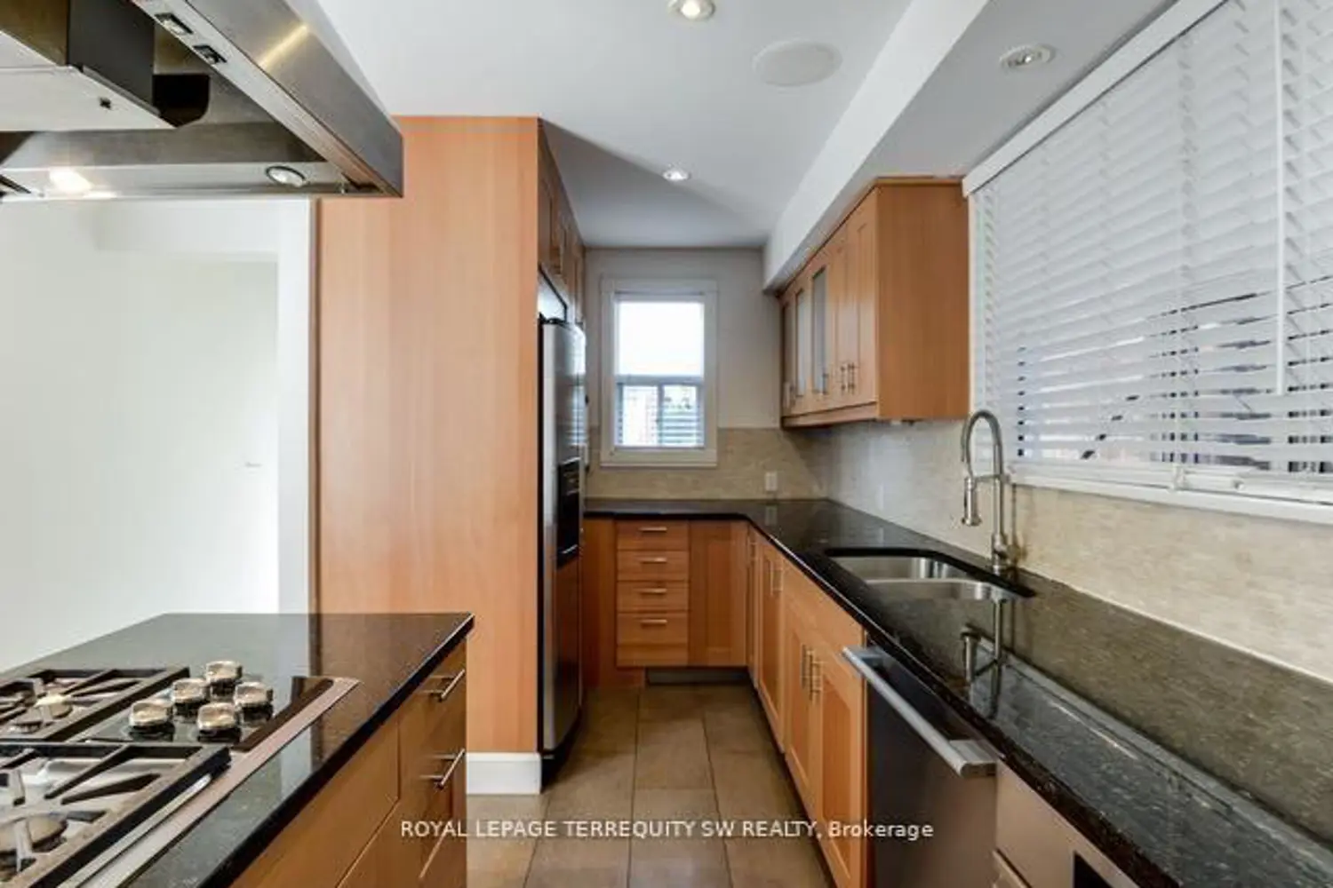 105 Barker Avenue photo 4