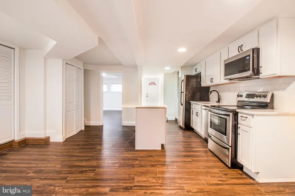 104 15th Street SE Unit B, Washington, DC 20003 photo 2