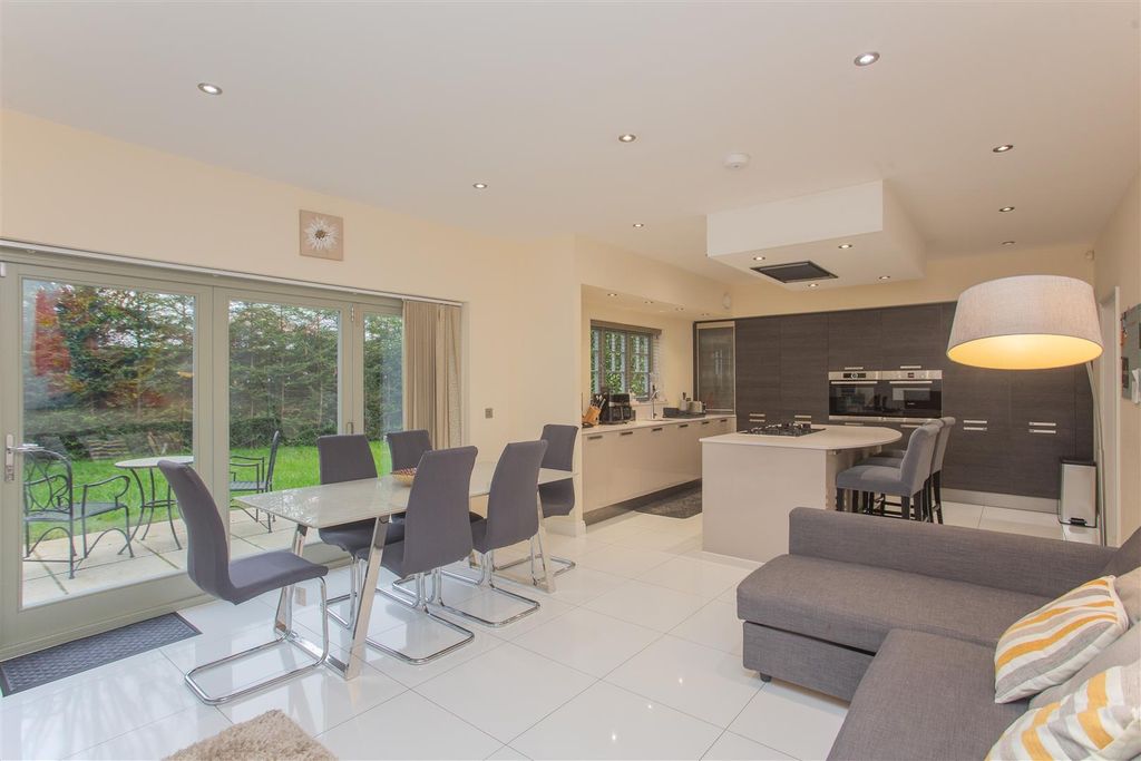 Additional image 3 of 5 bed detached house for saleVawser Crescent, Peterborough PE3