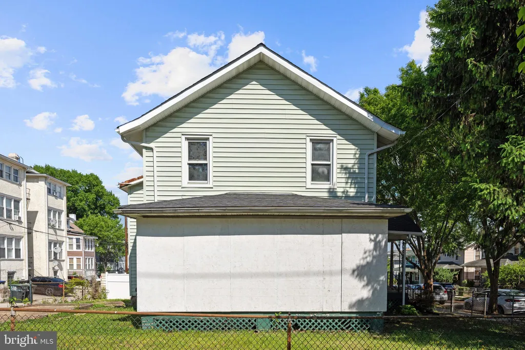 819 Quintana Place NW, Washington, DC 20011