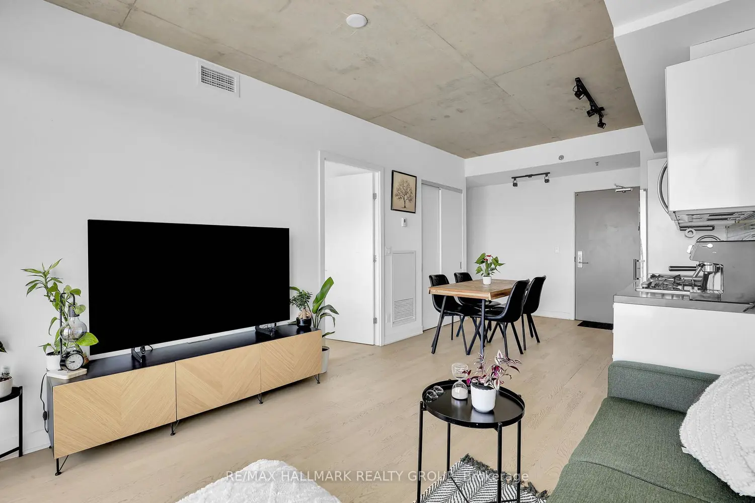 Additional image 8 of 203 Catherine Street 1204