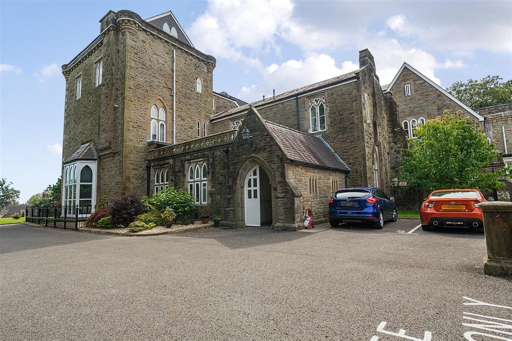 2 bed flat for saleRembrandt Court, Swansea SA2