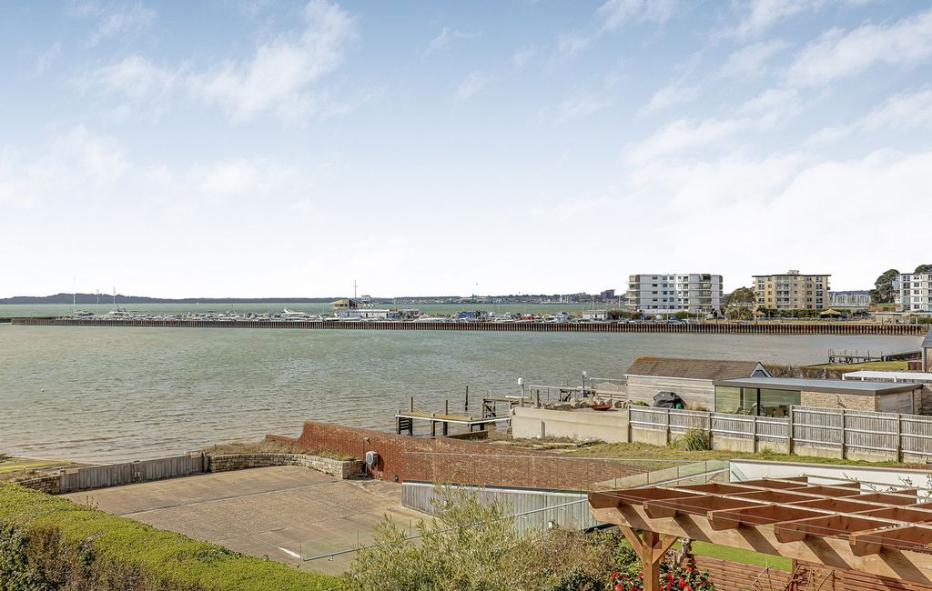 Additional image 20 of 4 bed flat for saleSandbanks Road, Poole BH14