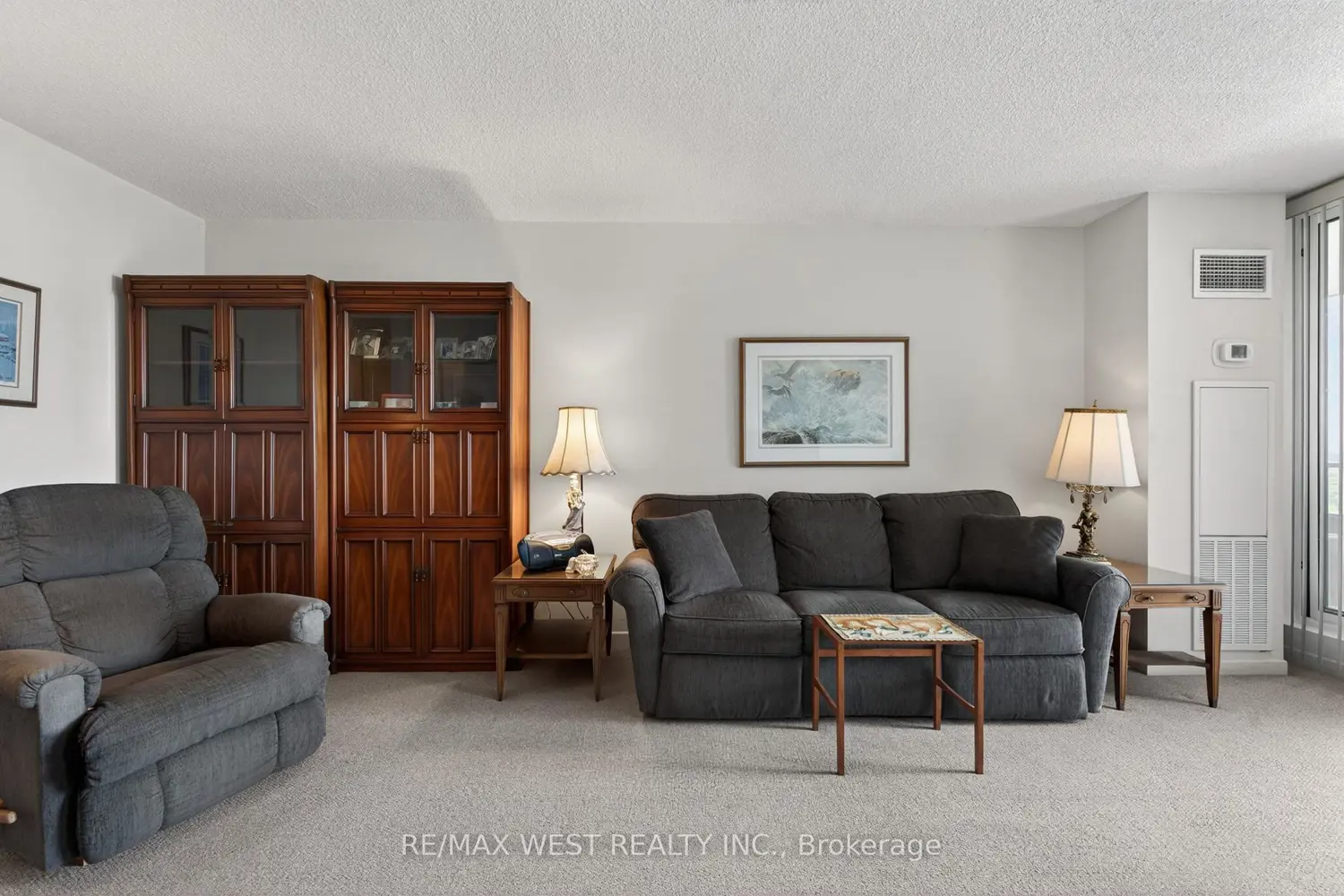 75 Emmett Avenue 1801 photo 4