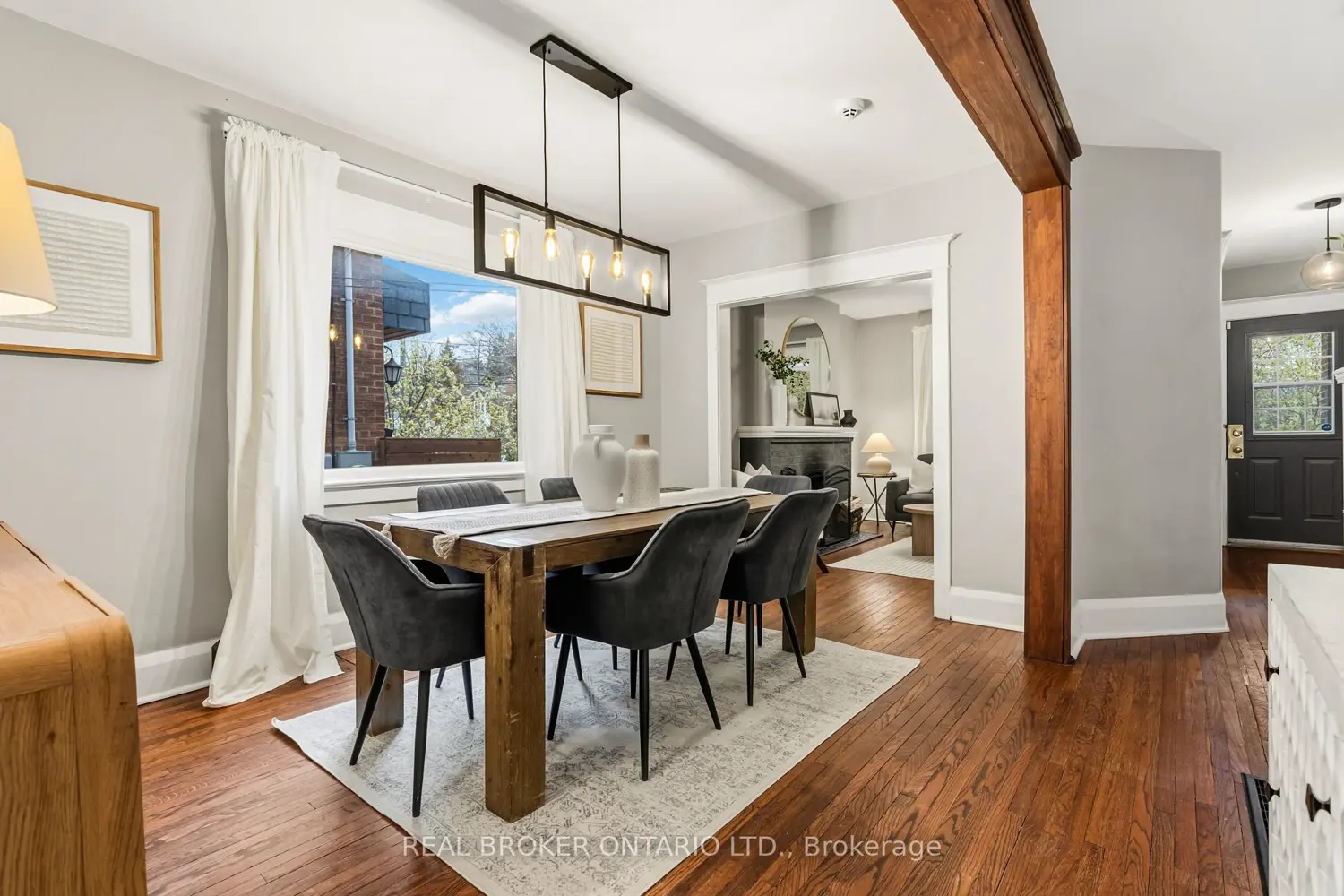 136 Blantyre Avenue photo 4
