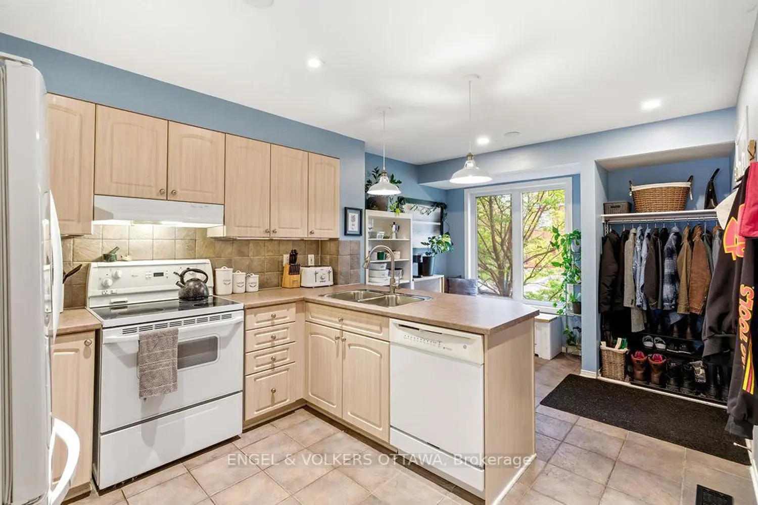 2230 Bois Vert Place photo 3