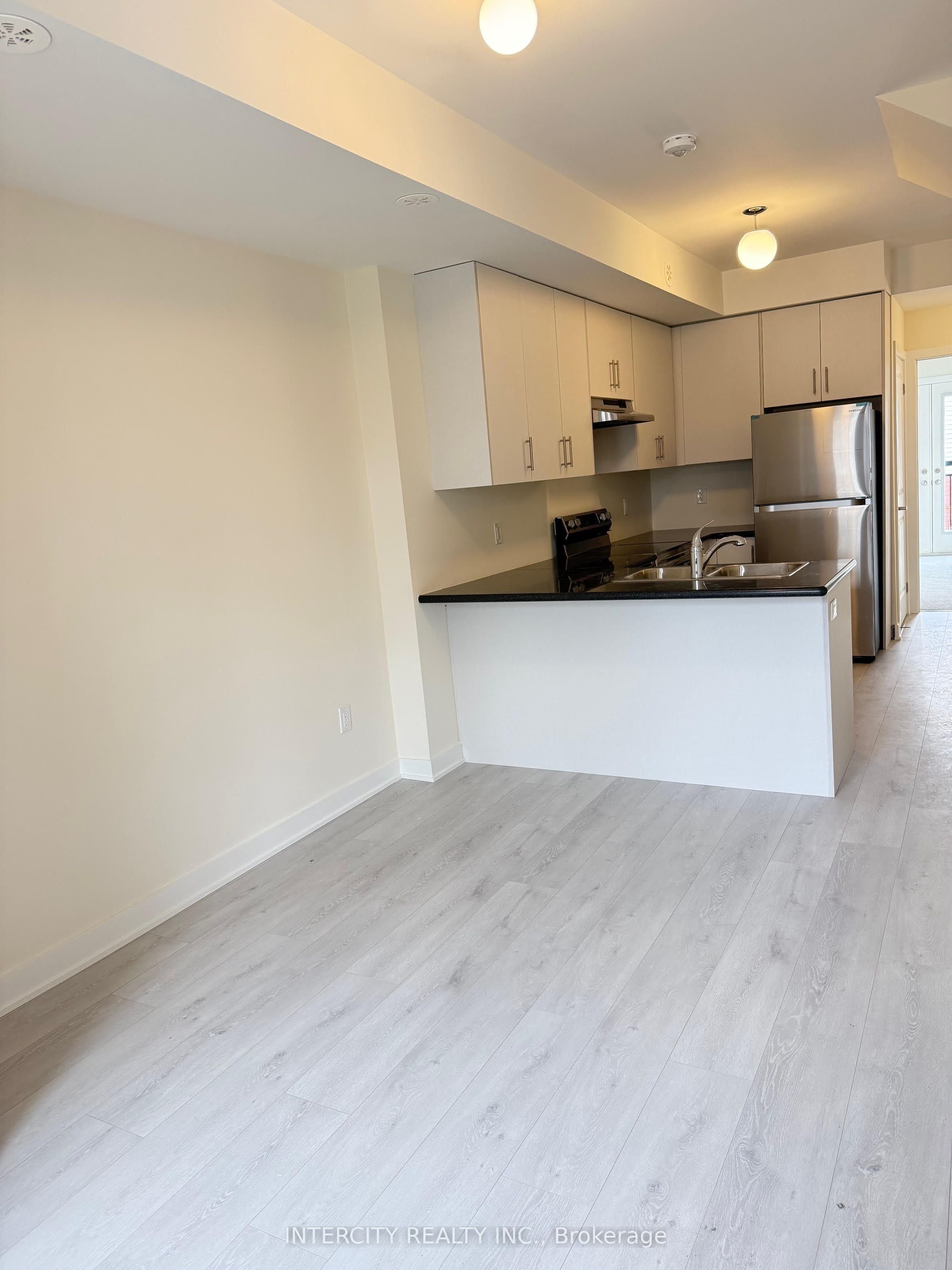 Additional image 4 of 235-111-15100 Yonge Street, Aurora, ON, L4G 4C8