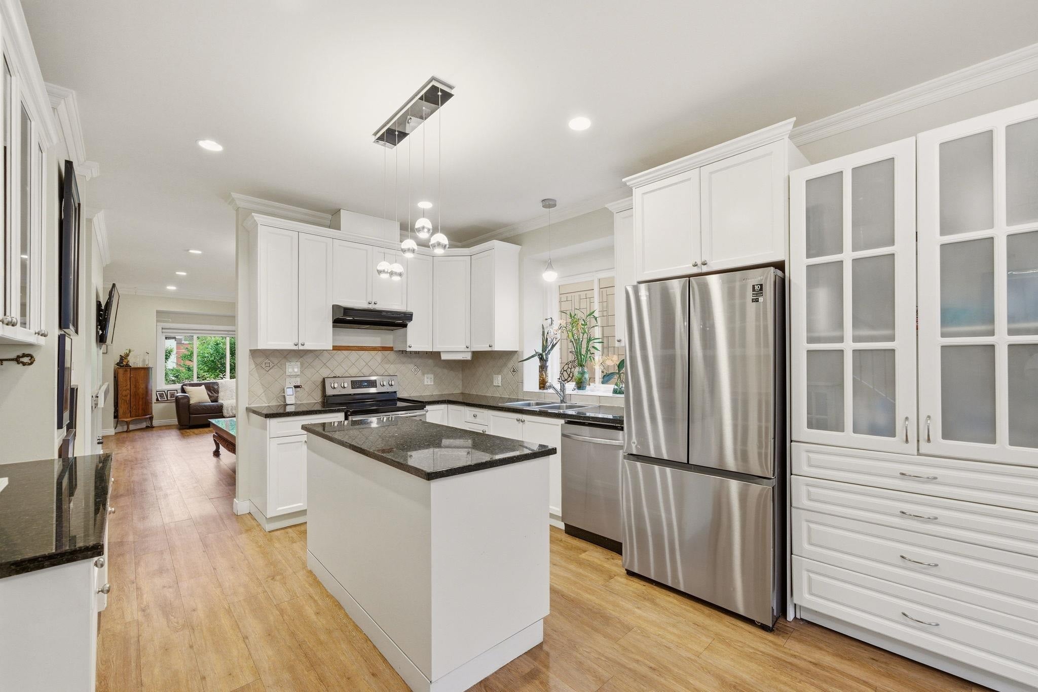 Additional image 6 of 562 Keith Road W, North Vancouver, BC, V7M 1M4