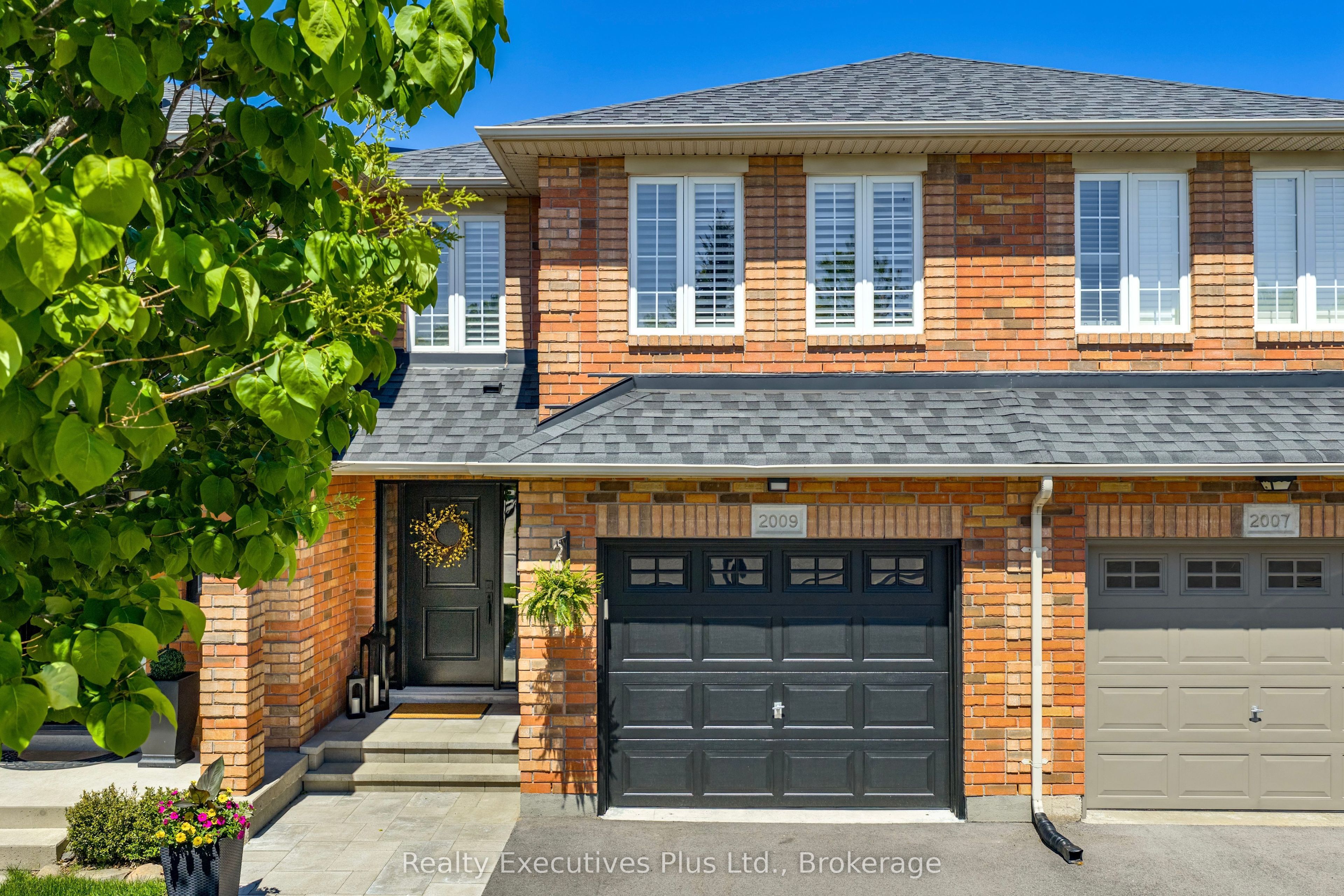 2009 Erika Court, Oakville, ON, L6M 4R4