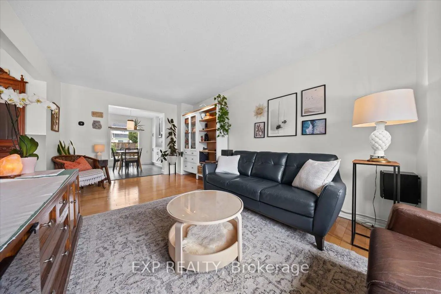 1073 St Germain Crescent photo 4