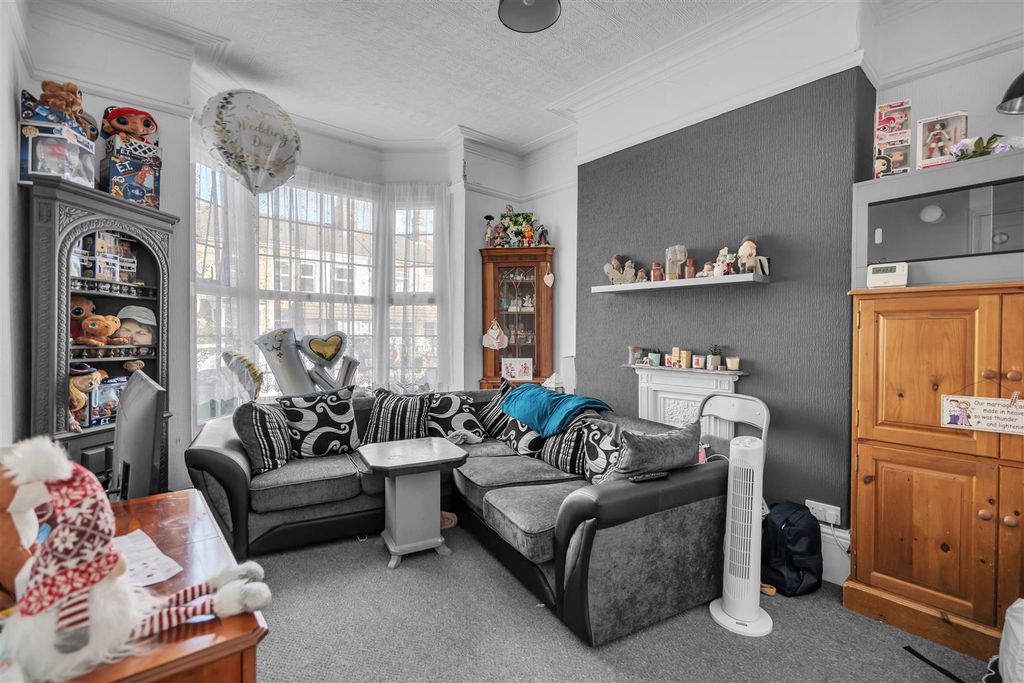 Additional image 3 of 4 bed terraced house for saleWelholme Road, Grimsby DN32