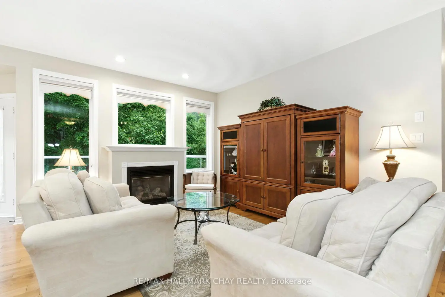 32 Valleycrest Drive photo 2