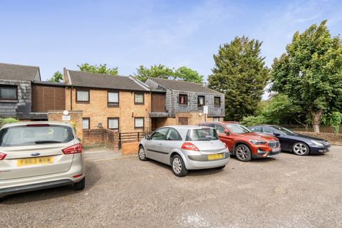 Dromey Gardens, Harrow HA3