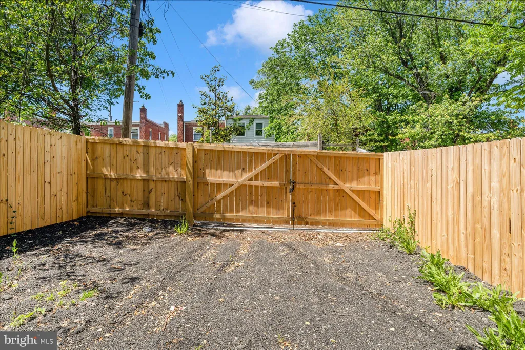 5027 Benning Road SE, Washington, DC 20019