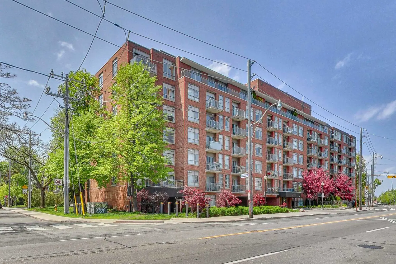 2495 Dundas Street 712