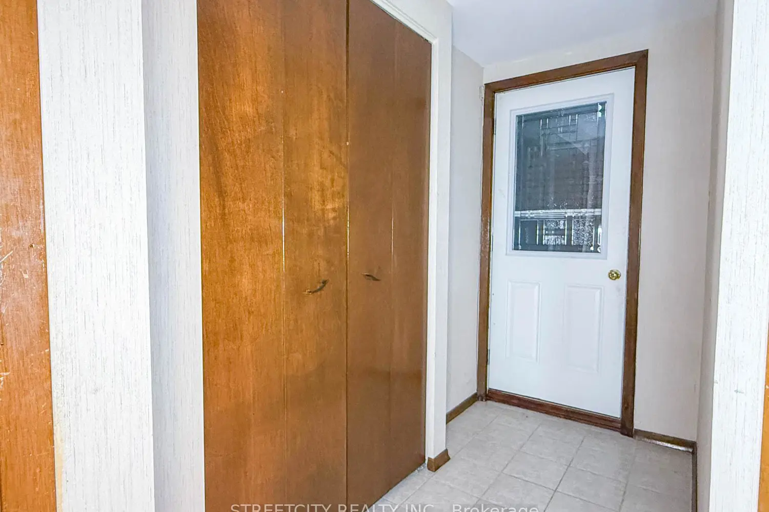 785 Ross Avenue photo 5