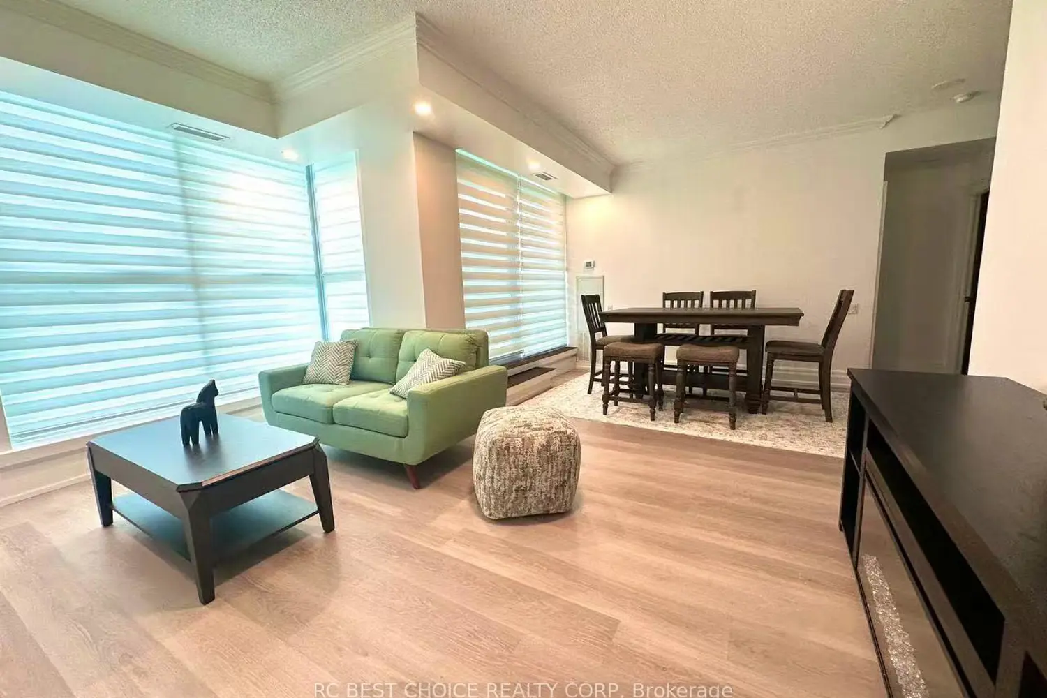 2067 Lake Shore Boulevard 203