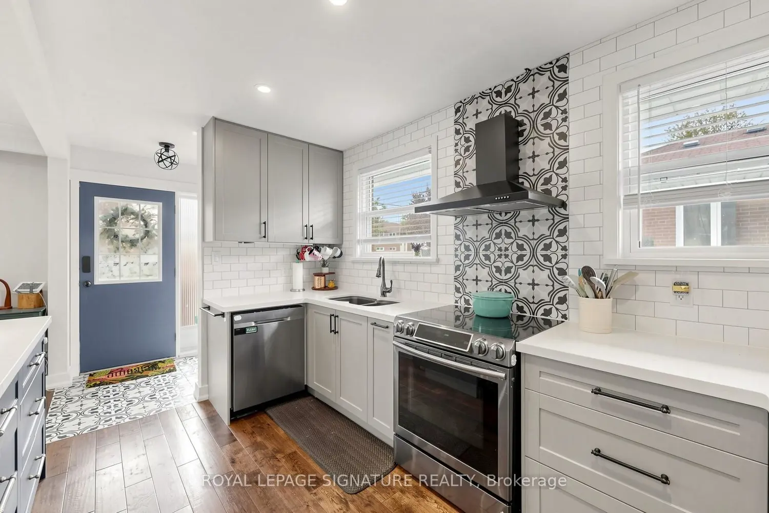 33 Neapolitan Drive
