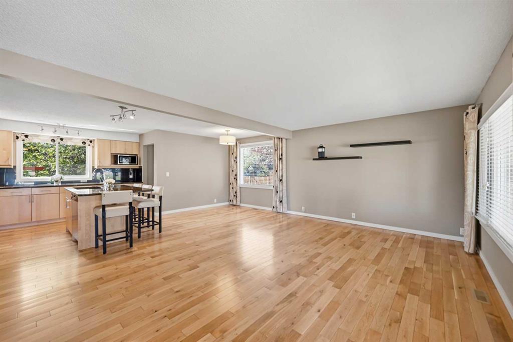 Additional image 5 of 156 Templeview Place NE, Calgary, AB, T1Y 3S2
