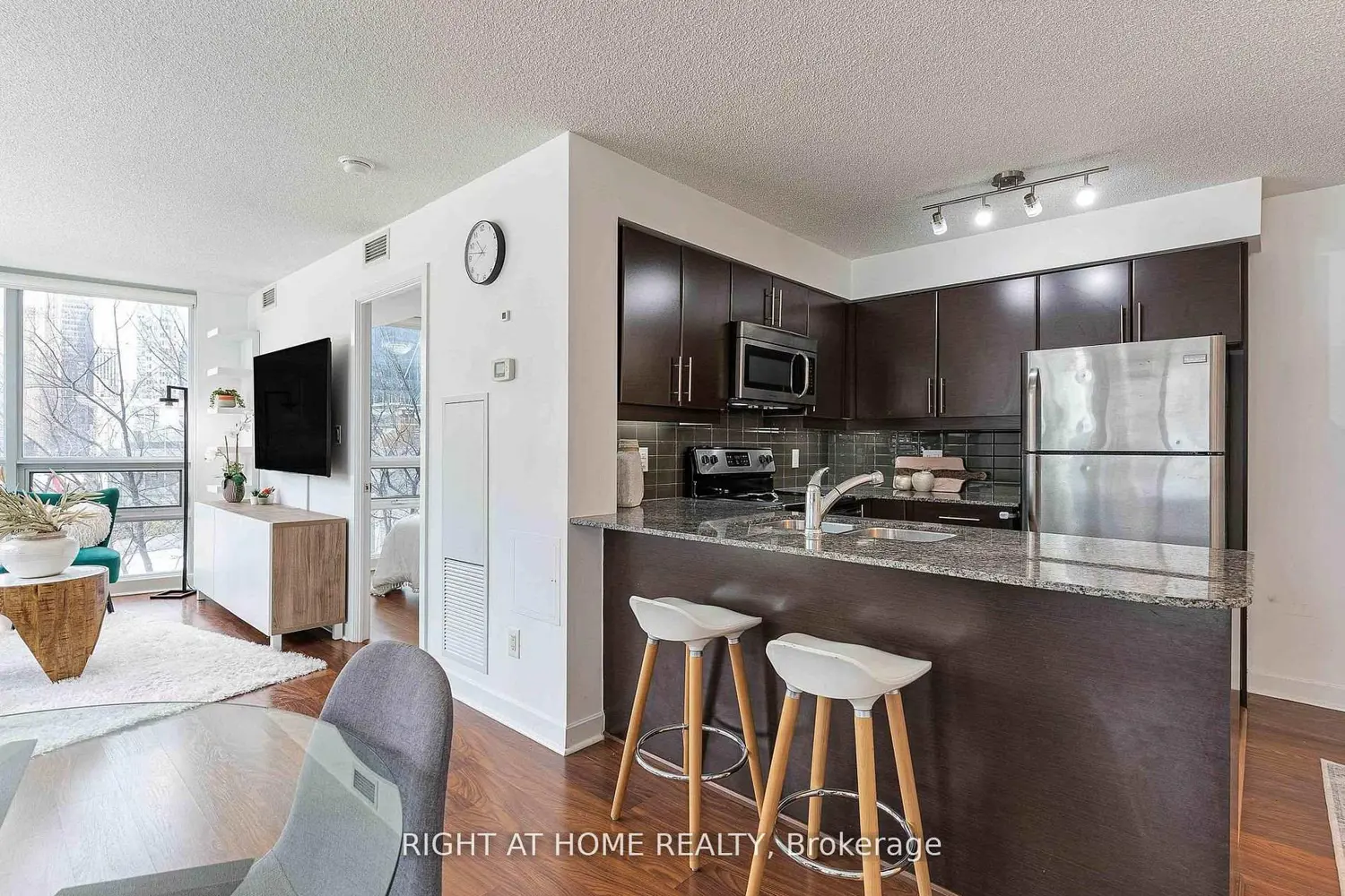 33 Bay Street 603 photo 5