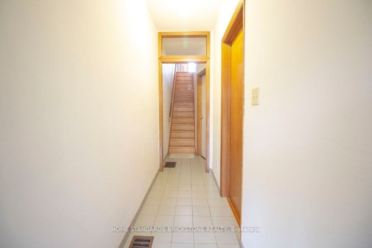 Additional image 3 of 2nd Fl-140 Essex Street, Toronto, ON, M6G 1T5