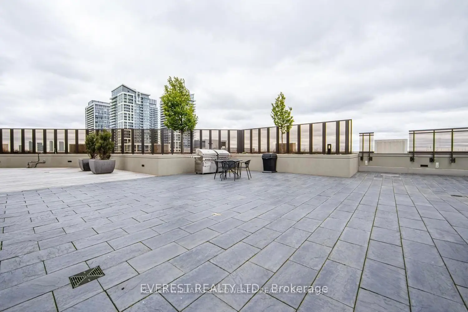 Additional image 13 of 9075 Jane Street 1706