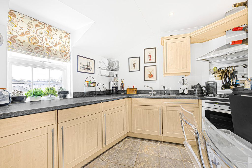 Additional image 6 of 2 bed flat for saleSandford Park Place, Cheltenham GL52