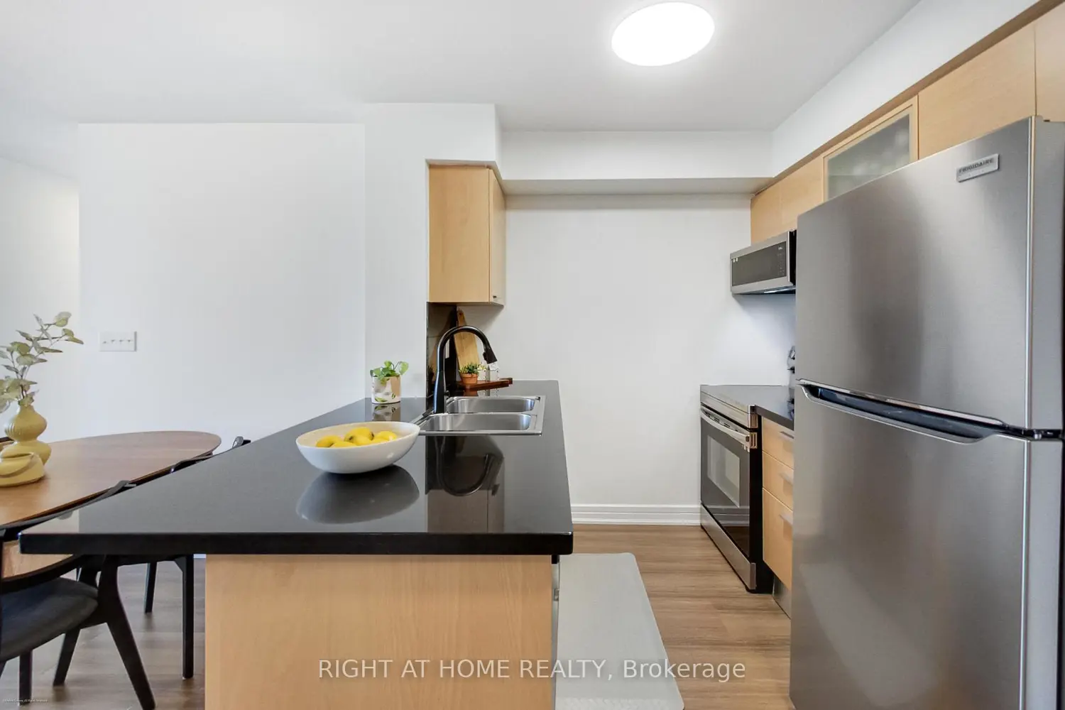 16 Harrison Garden Boulevard Lph02 photo 2