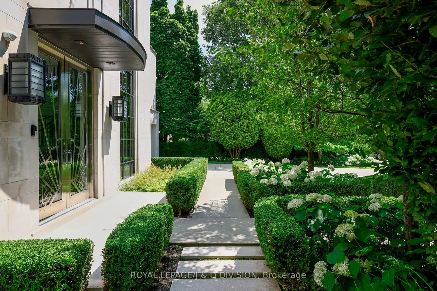 20 Forest Glen Crescent photo 3