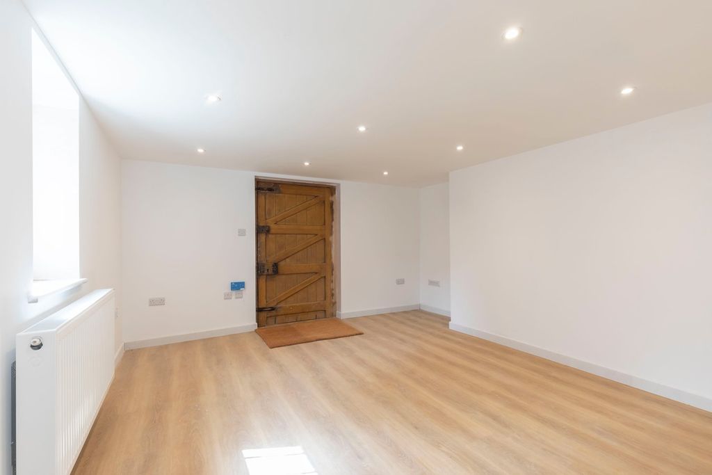 Additional image 30 of 7 bed detached house to rentLondon Road, Cheltenham GL52