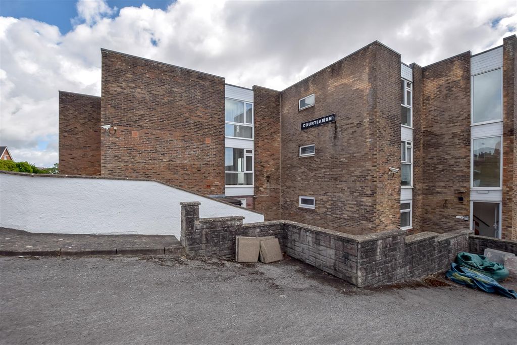 1 bed flat to rentPark Road, Barry CF62
