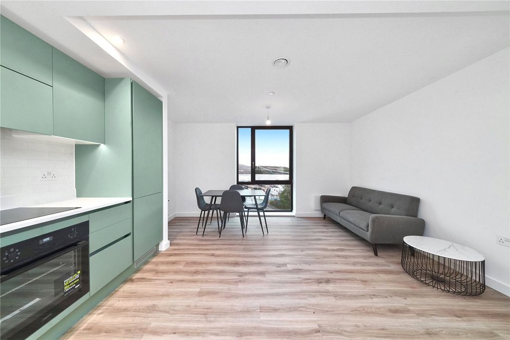 Additional image 2 of 2 bed flat to rentViva Court, Kimpton Road, Luton LU2