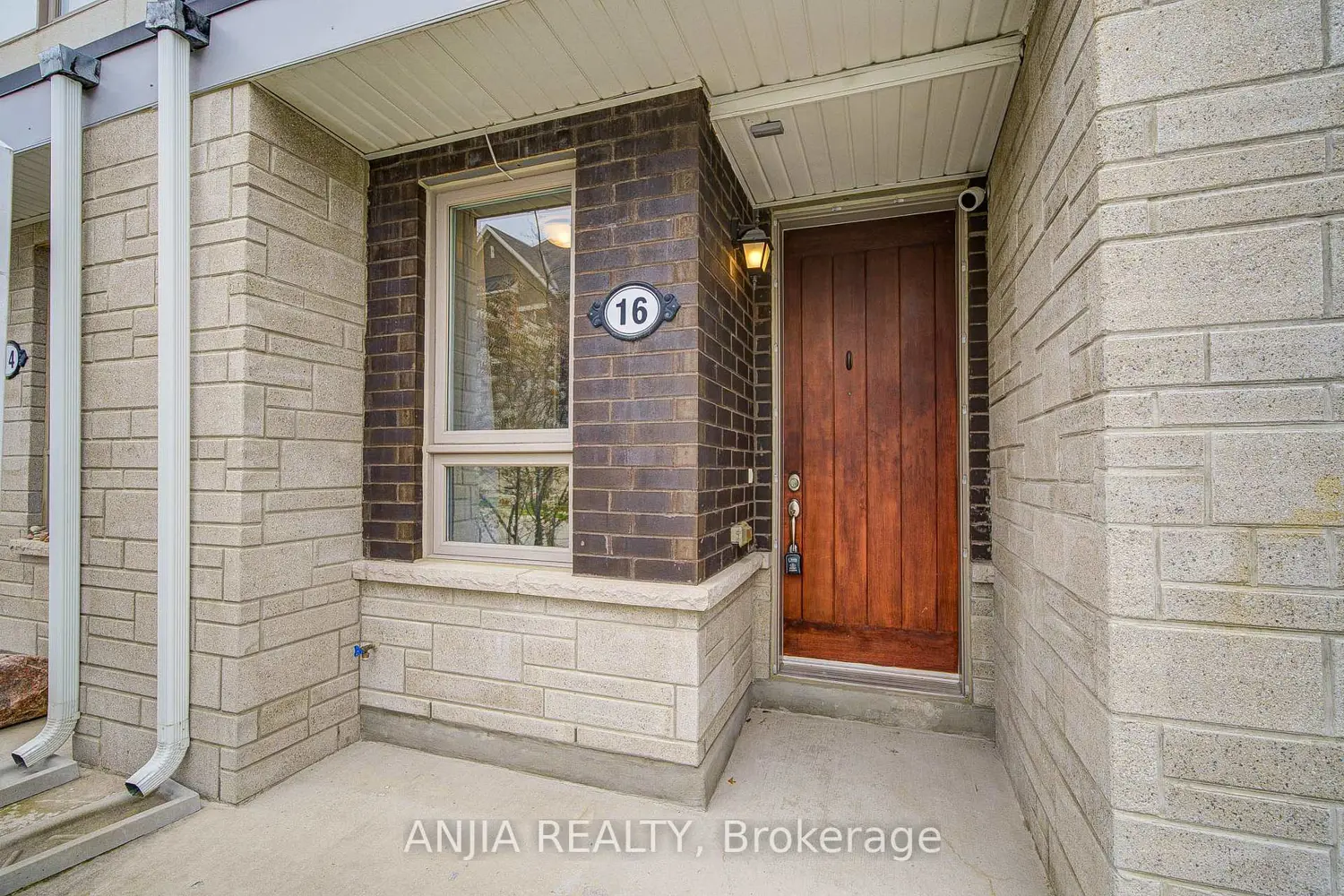 Additional image 2 of 16 Adam Sellers Street