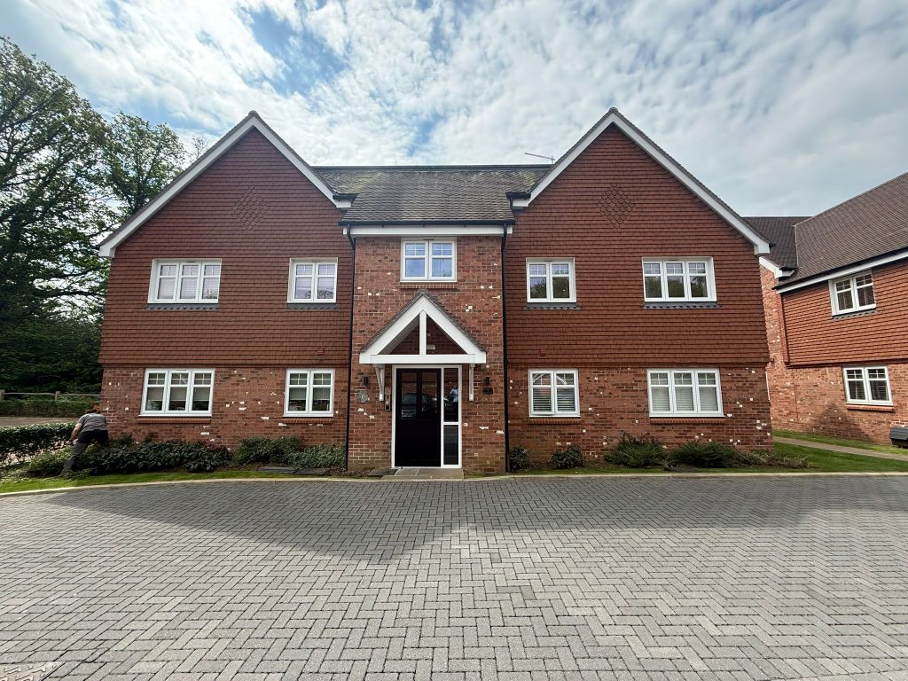 2 bed flat to rentMerrifield Lane, Burgess Hill RH15