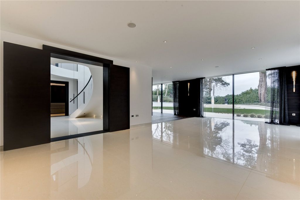 Additional image 5 of 6 bed detached house to rentHorseshoe Ridge, Camp End Road, Weybridge, Surrey KT13