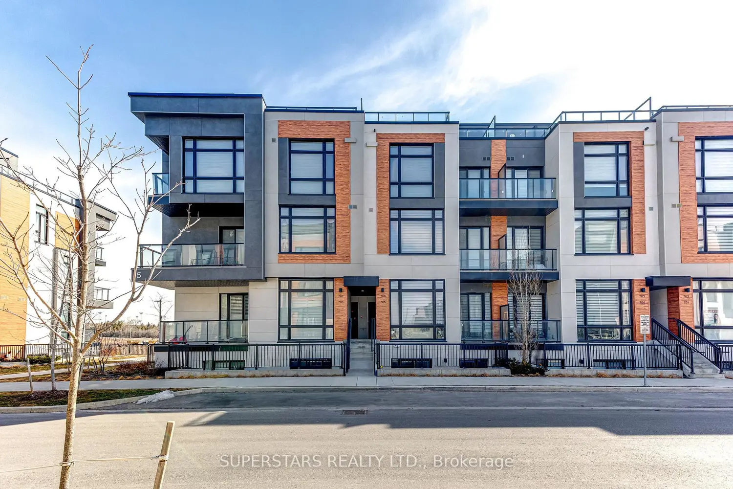 5 Steckley House Lane 705