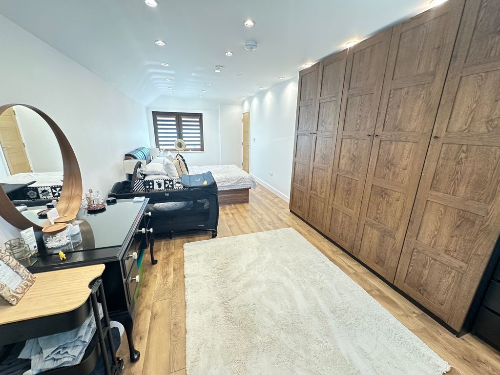 Additional image 12 of 5 bed detached house to rentFelstead Way, Luton, Bedfordshire LU2