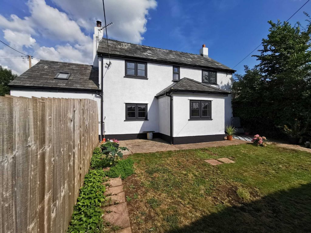 3 bed terraced house to rentUsk, Monmouthshire NP15