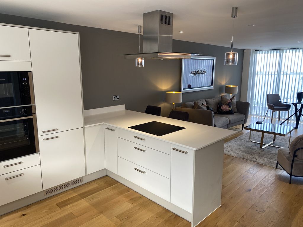 2 bed flat to rentSainte Adresse CF64 photo 3