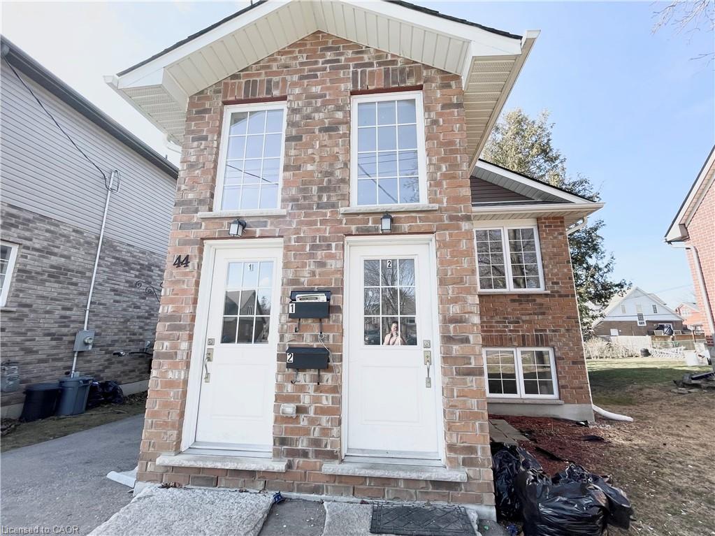 2 LOWER-44 Fourth Avenue, Kitchener, ON, N2C 1N8