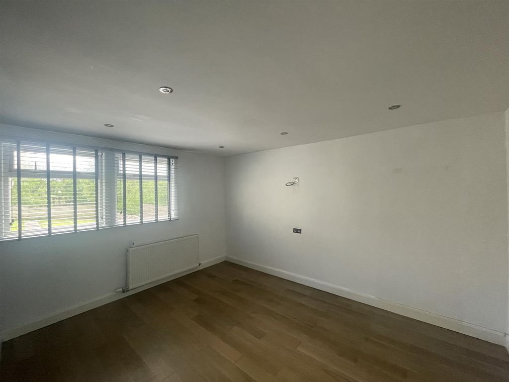 Additional image 5 of 3 bed detached bungalow to rentHighfield Road, Twyn, Ammanford SA18