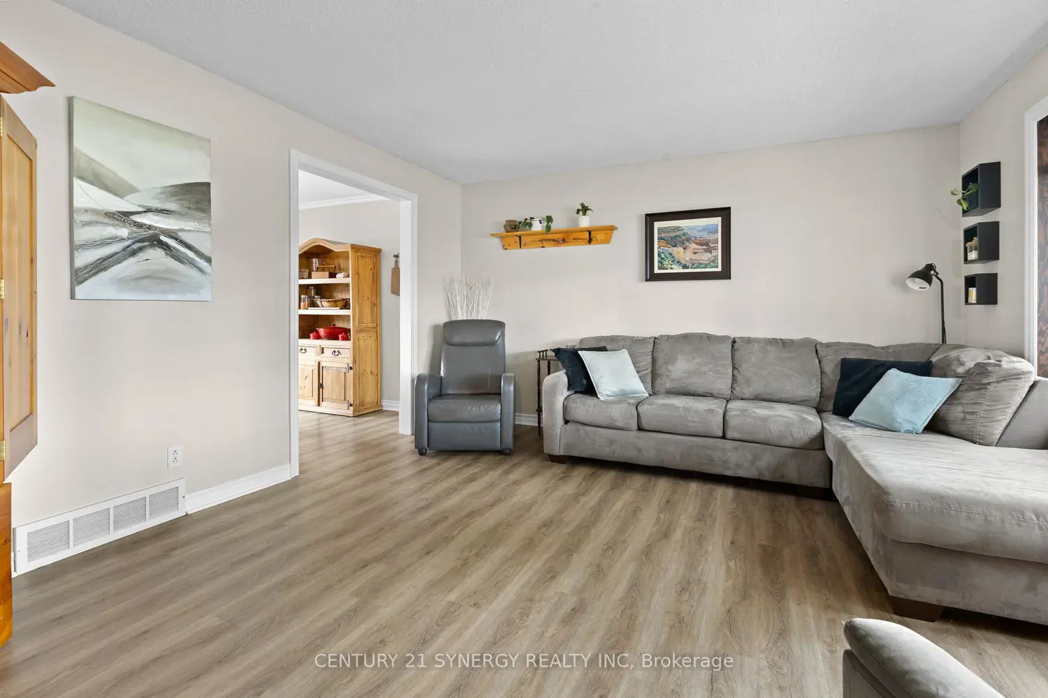 346 Nagel Avenue photo 4